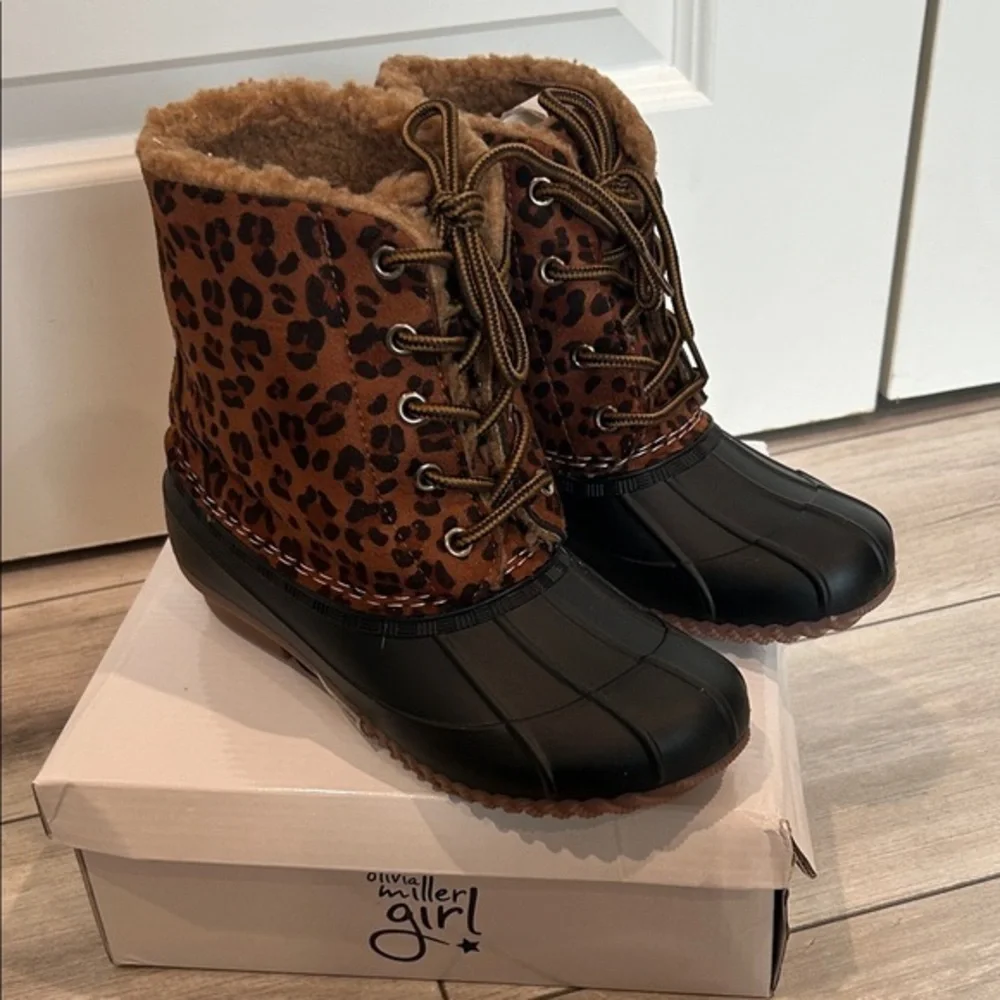 Olivia Miller Girl! Girls leopard print snow rain faux fur lined boots size 4